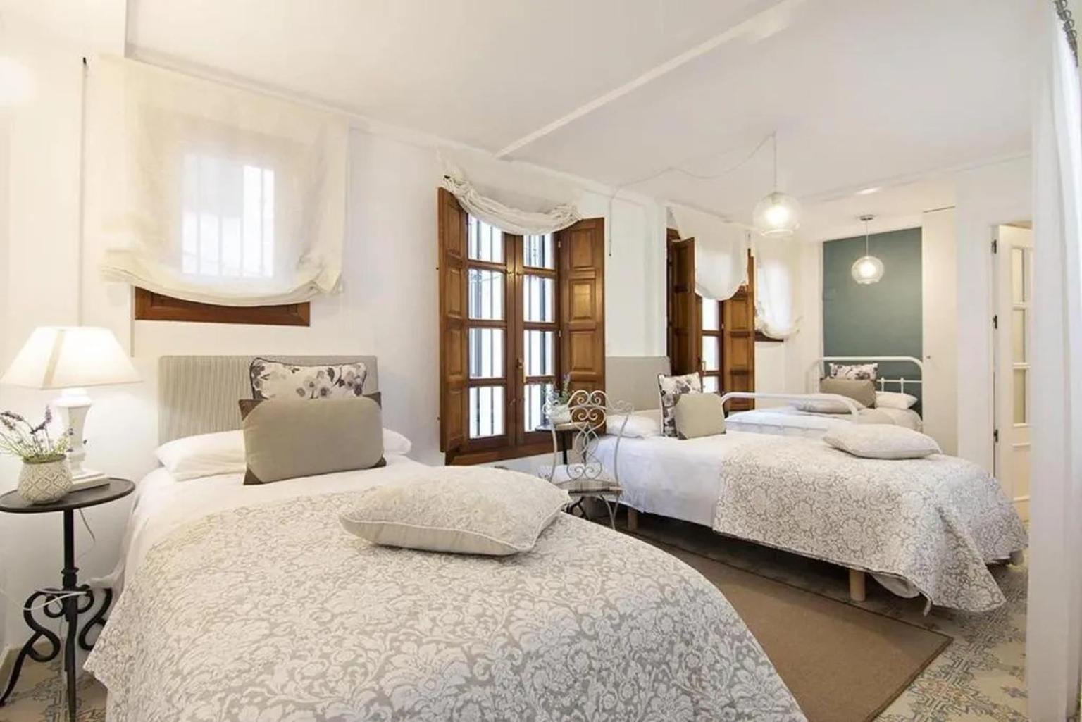 Apartamentos La Tona Puerta Elvira Centro Ciudad غرناطة المظهر الخارجي الصورة