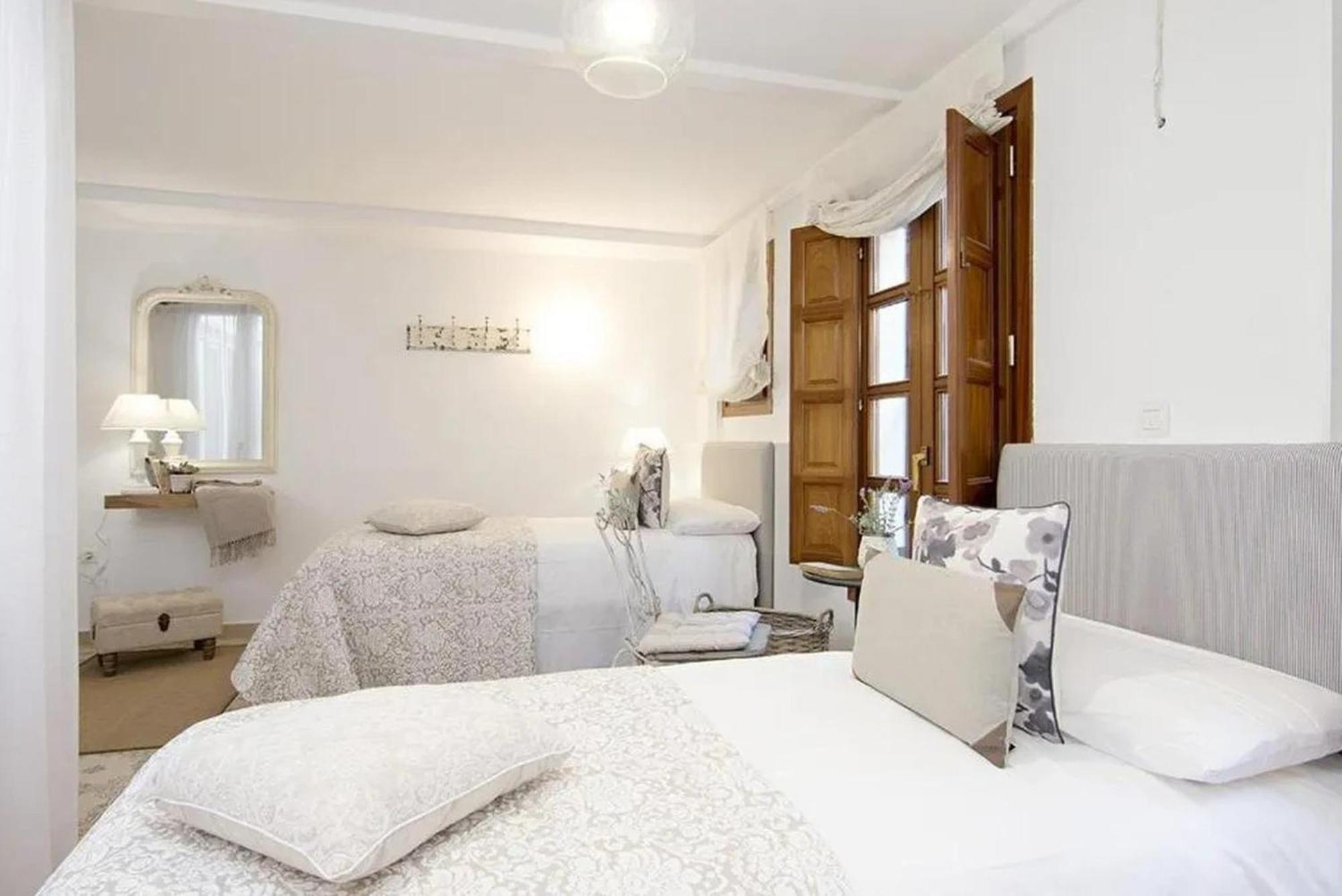Apartamentos La Tona Puerta Elvira Centro Ciudad غرناطة المظهر الخارجي الصورة